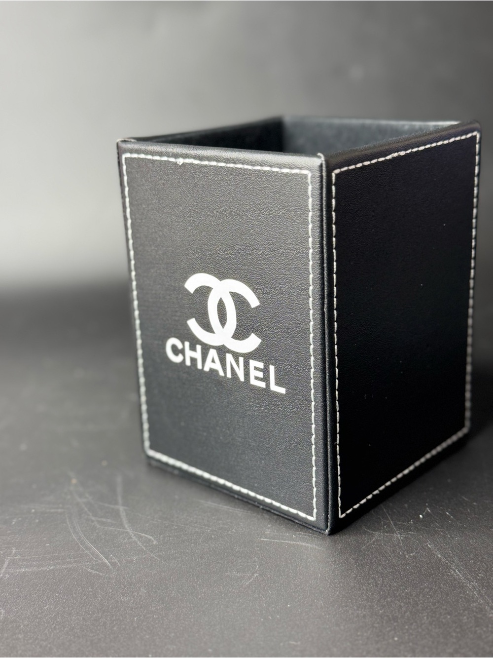 CHANEL Logo Makeup Brush Leather Holder - Picture 6 of 6